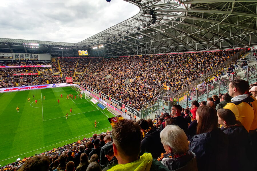 SG Dynamo Dresden – SpVgg. Unterhaching – Bild 8